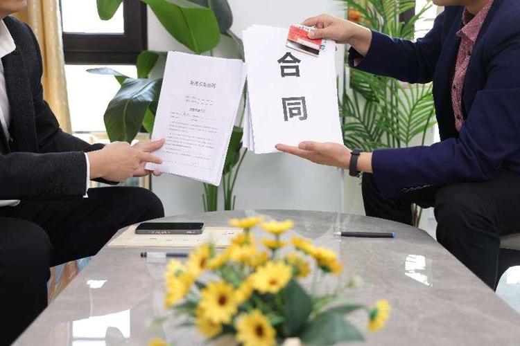 冠领律师代理深圳委托合同纠纷案，帮女子起诉追回155万元购房款