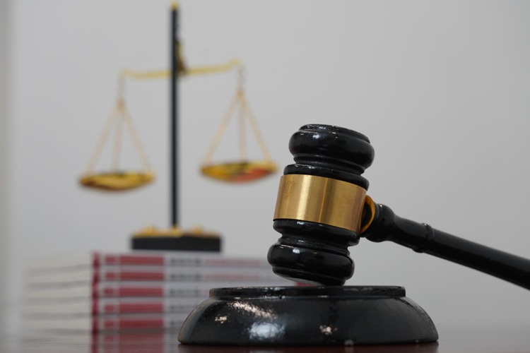 冠领律师代理河北廊坊离婚纠纷案获赠锦旗