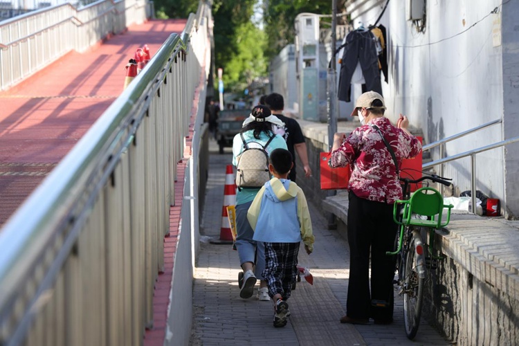 冠领律师代理离婚纠纷案,助男方获幼儿轮流抚养权,保障探视权 冠领律师代理离婚纠纷案,助男方获幼儿轮流抚养权,保障探视权